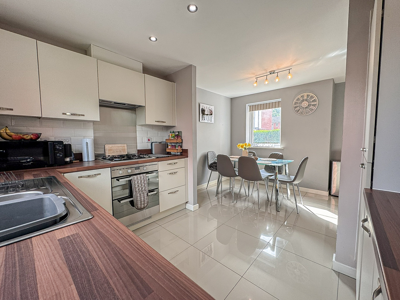 Kitchen Dining Room (2)