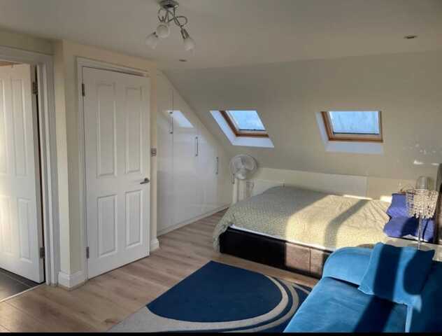 Roding Lane North, Woodford Green, Essex image 1