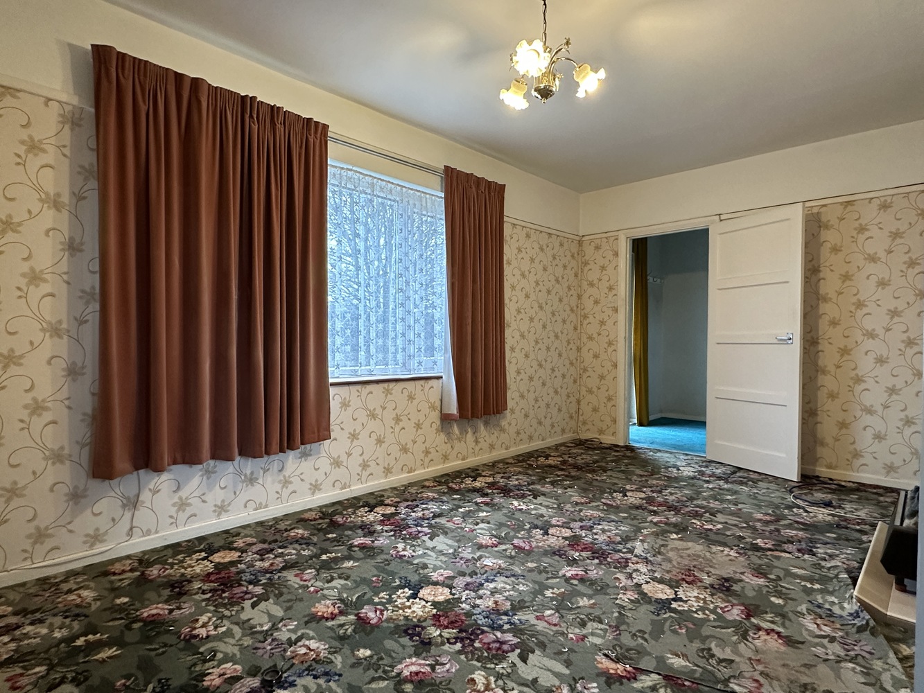 sitting room 2.JPG