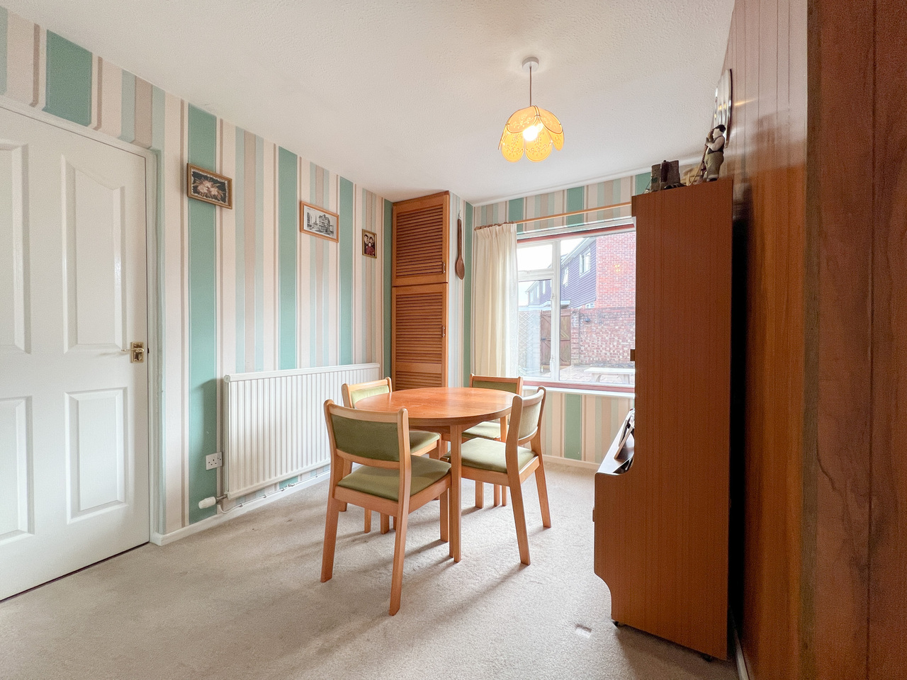 81 Waterfield Road - dining room