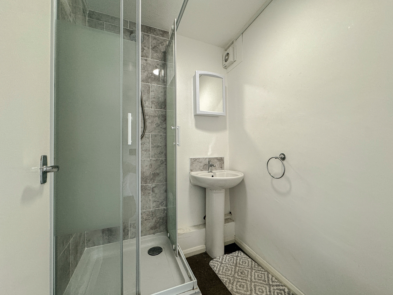 11 Crest Court - Shower Room