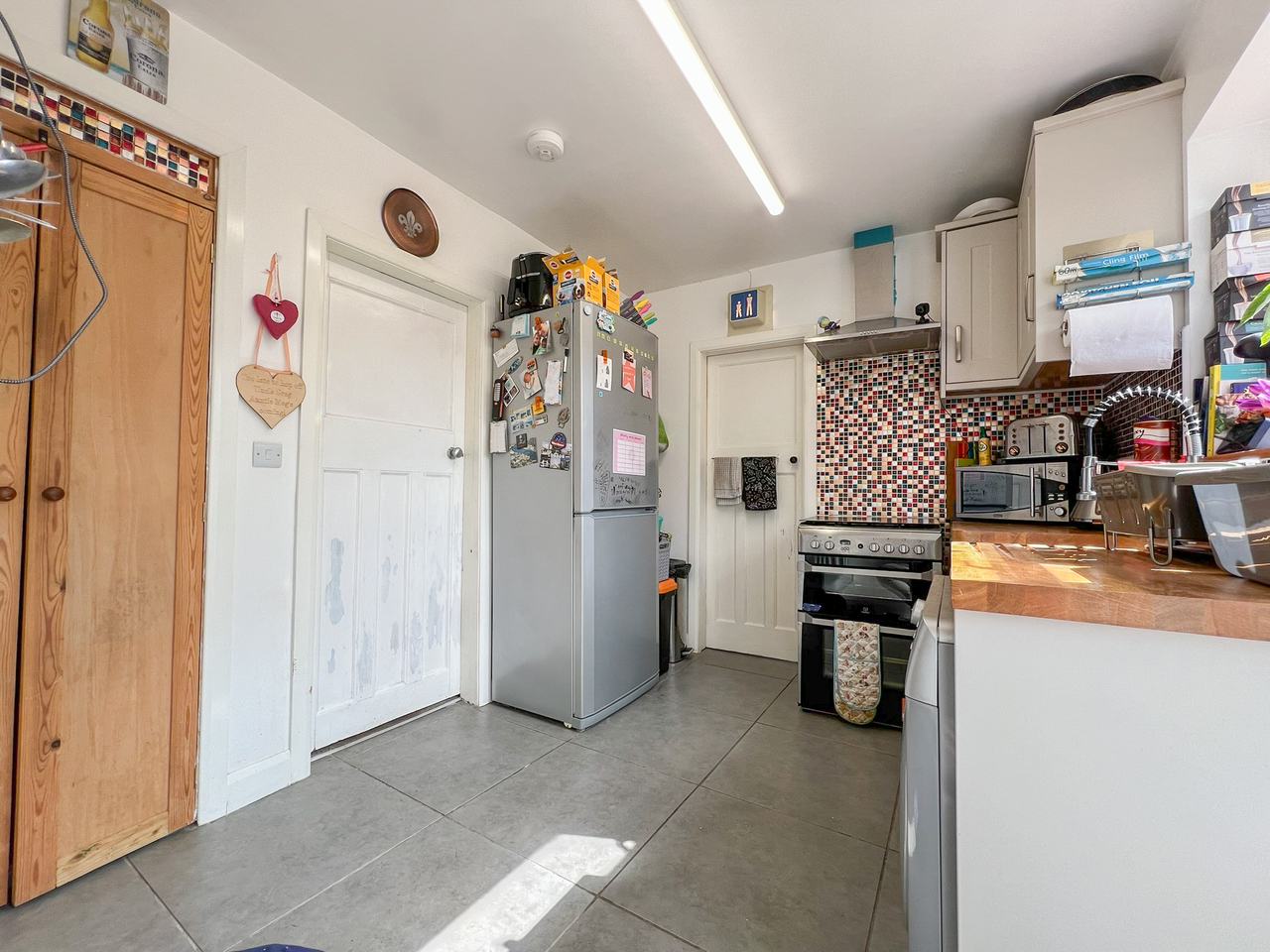 198 Kingsway - kitchen (3)