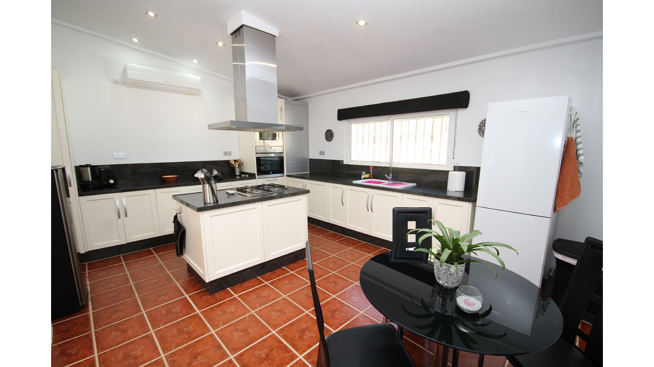 7. Kitchen 1