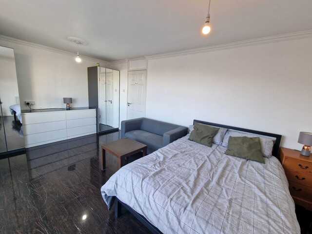 Overbury Street, Hackney, London E5 image 1