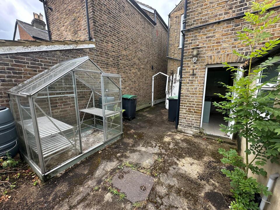 18 Worthington Road, Surbiton, Surrey, KT6 7RX Property Details