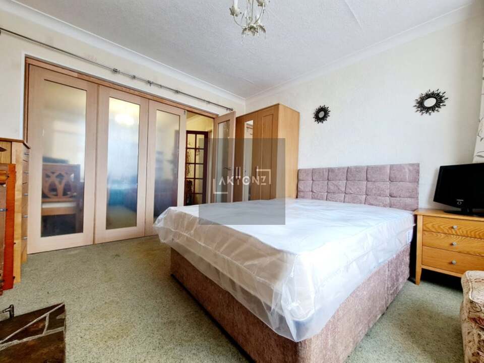 Summit Road, Northolt, London UB5