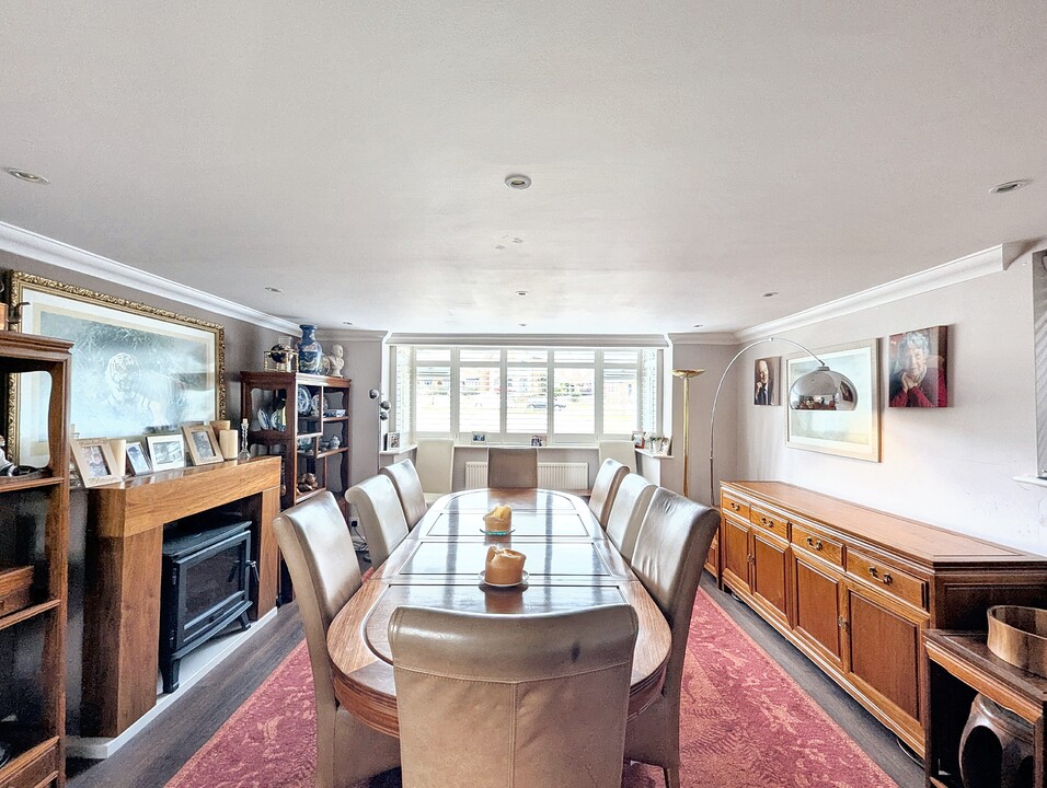 1 Hallsland Way, Oxted, Surrey, RH8 9AL