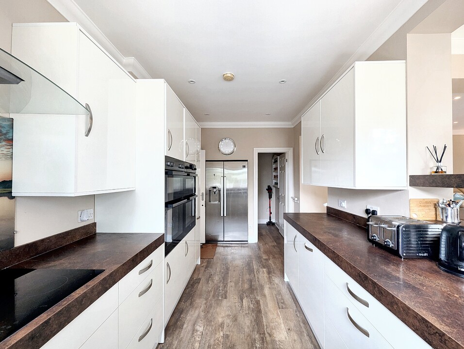 1 Hallsland Way, Oxted, Surrey, RH8 9AL