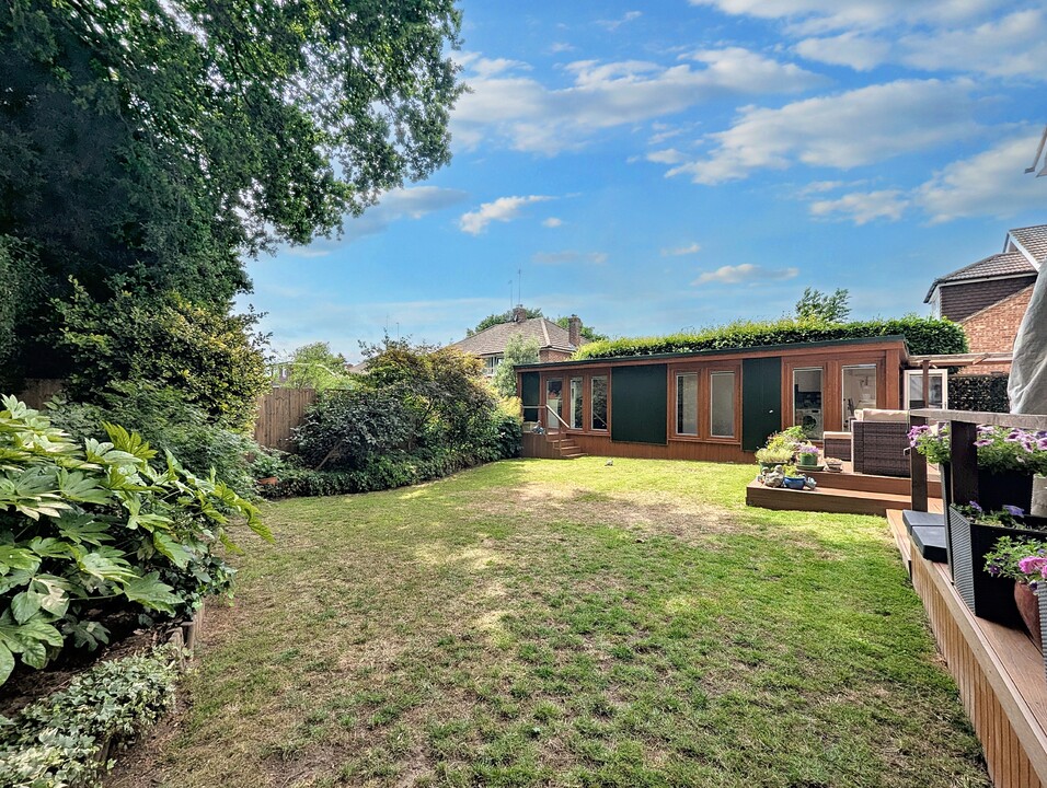 1 Hallsland Way, Oxted, Surrey, RH8 9AL