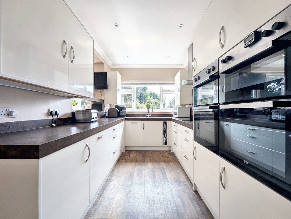 1 Hallsland Way, Oxted, Surrey, RH8 9AL