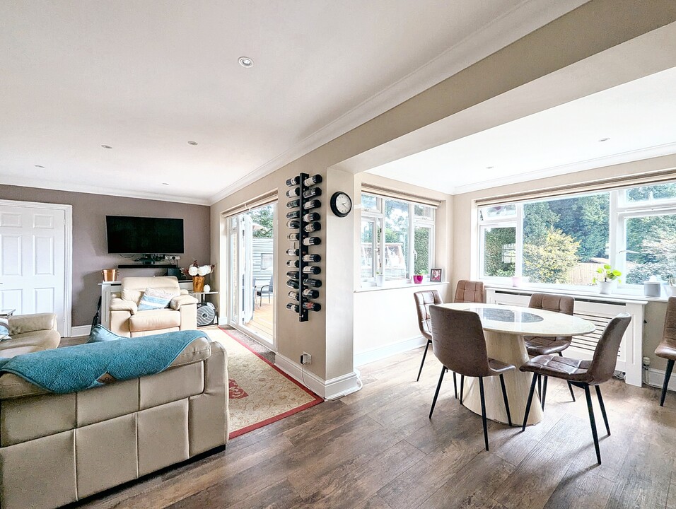 1 Hallsland Way, Oxted, Surrey, RH8 9AL