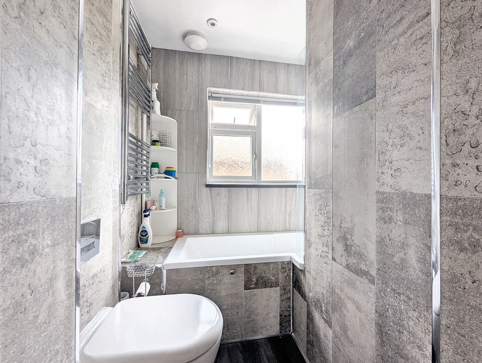 1 Hallsland Way, Oxted, Surrey, RH8 9AL