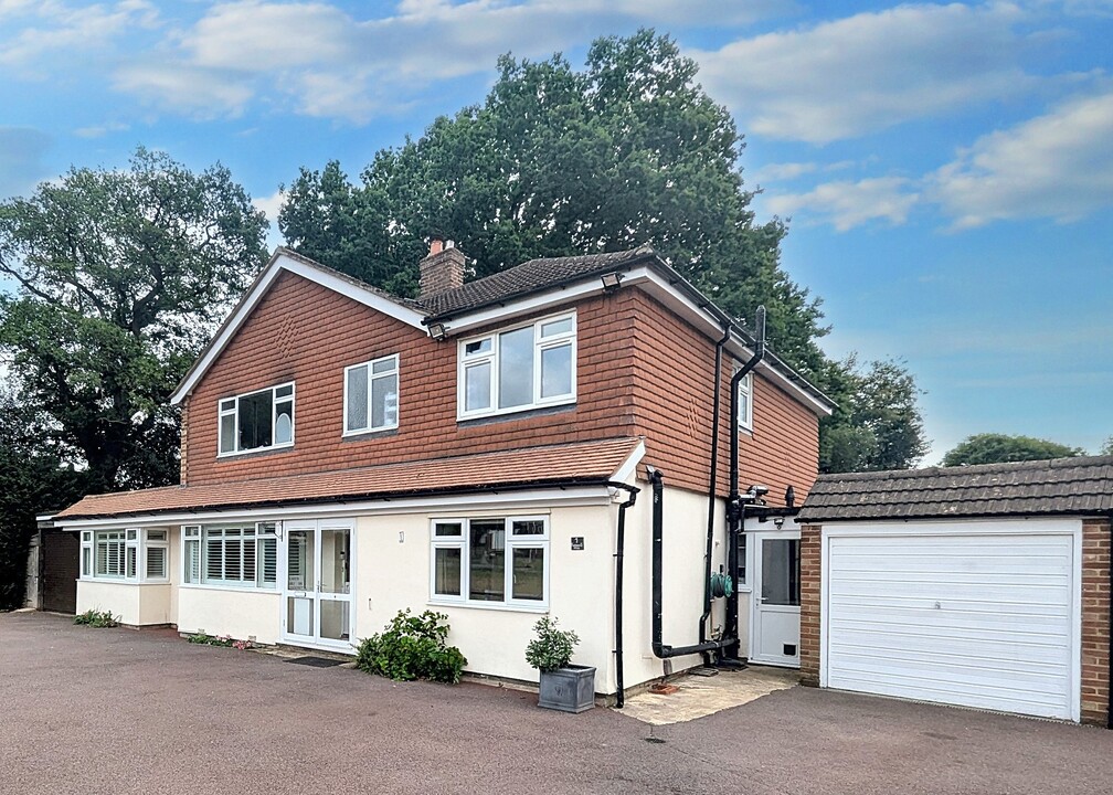 1 Hallsland Way, Oxted, Surrey, RH8 9AL