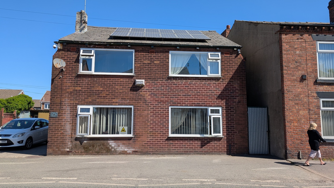 Detached Freehold House in Hindley Green