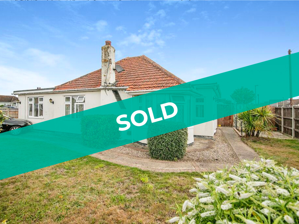 31 The Drive, ClactononSea, Essex, CO15 4NN Property Details