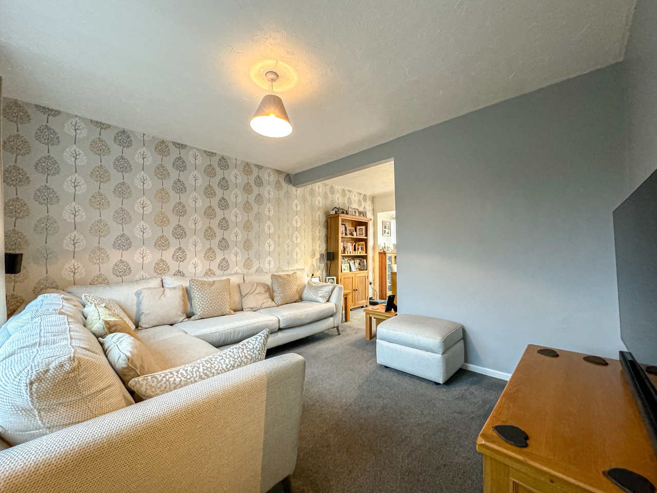 257 Westfaling Street - Living room