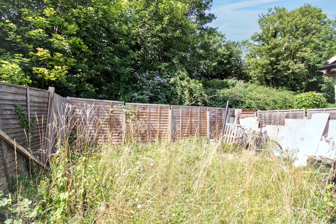 99 Curling Lane, Badgers Dene, Grays, Essex, RM17 5JJ