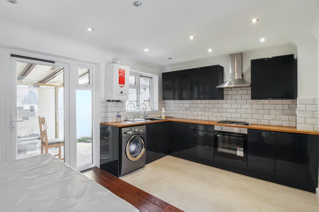 99 Curling Lane, Badgers Dene, Grays, Essex, RM17 5JJ