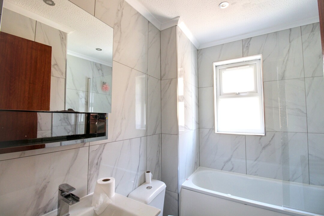 99 Curling Lane, Badgers Dene, Grays, Essex, RM17 5JJ