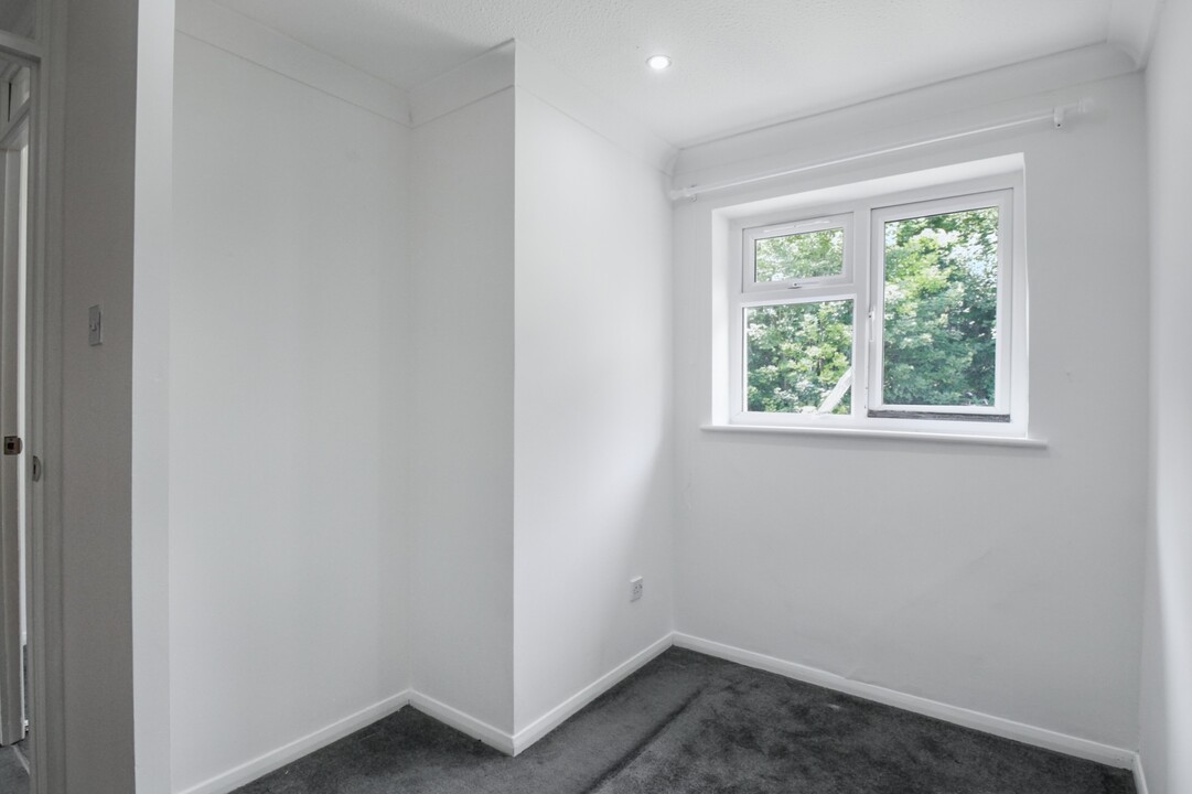 99 Curling Lane, Badgers Dene, Grays, Essex, RM17 5JJ