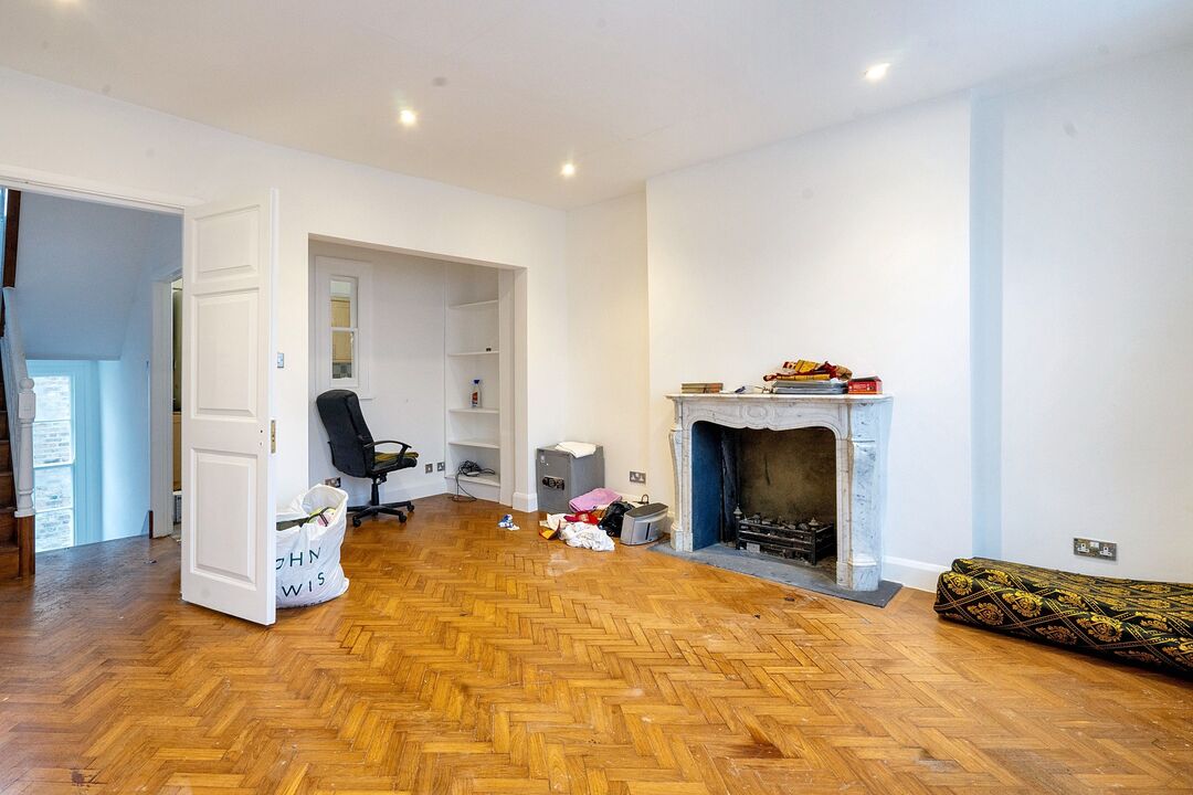 5 Bouverie Place, London, W2 1RB.