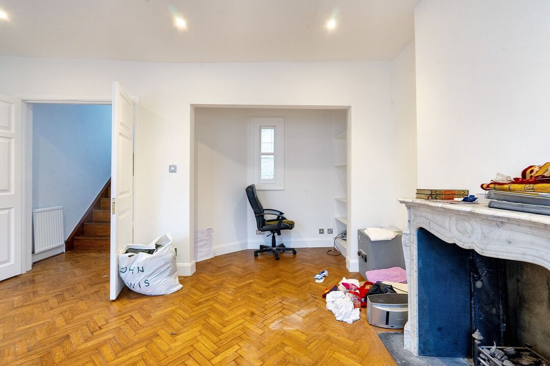 5 Bouverie Place, London, W2 1RB.