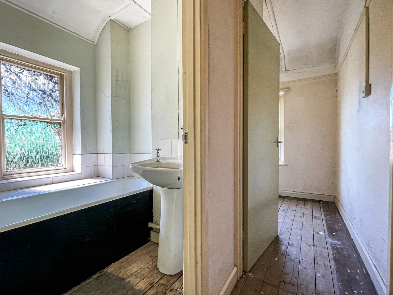 2 Westfaling Street - Bathroom