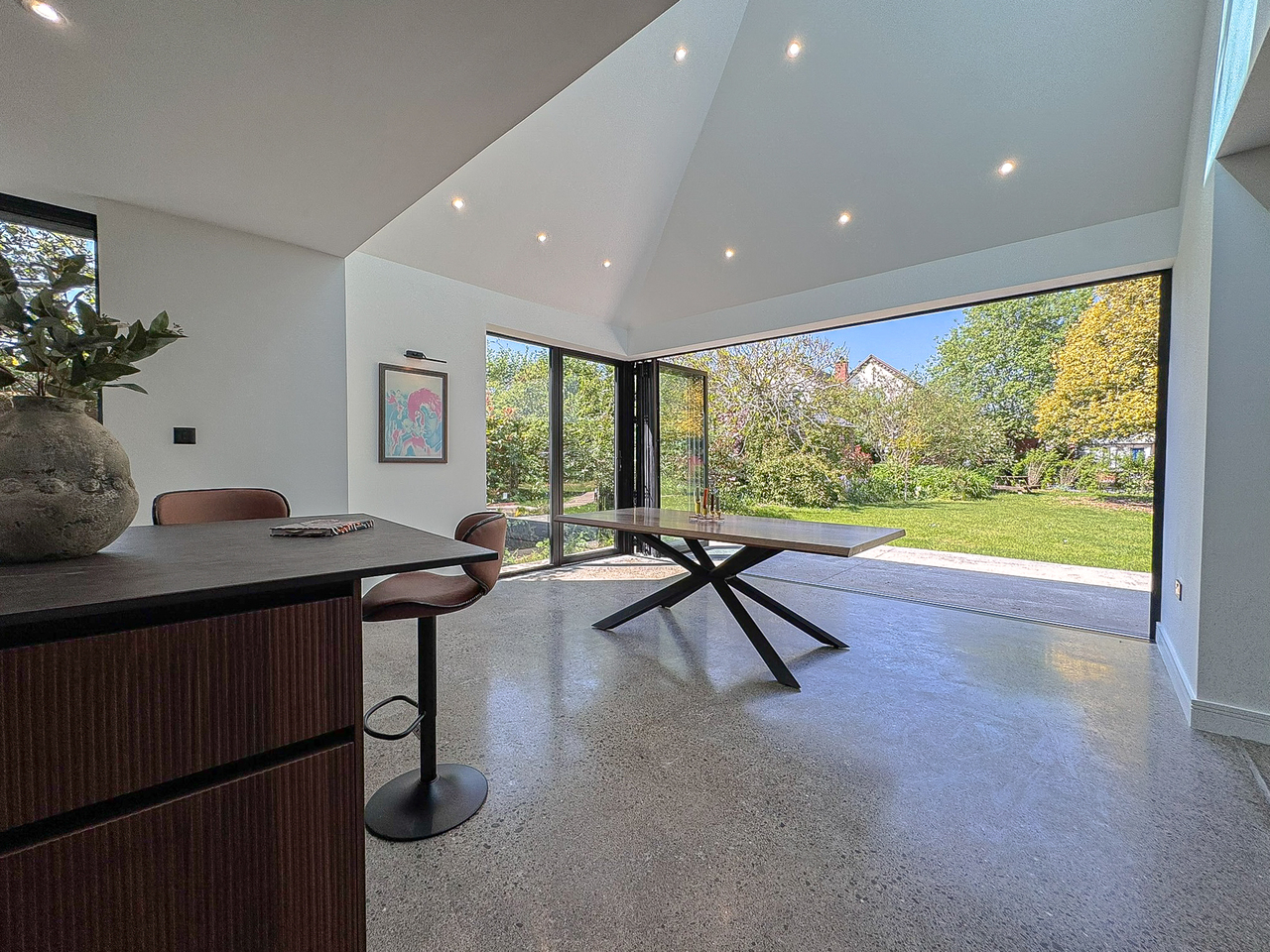Dining Area (2)